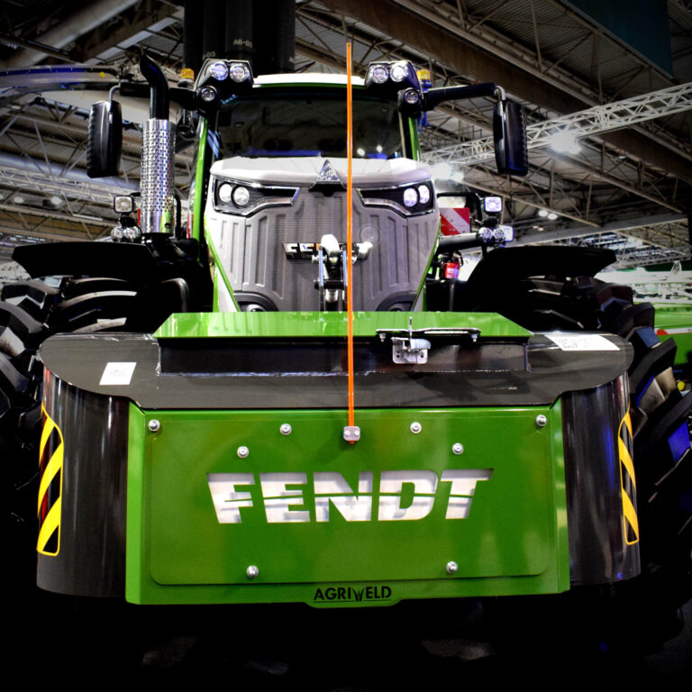Fend ttractor with agriweld compact weight